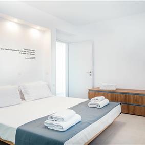 4 bedroom villa with pool and sea view in Perithia, Corfu, sleeps 9